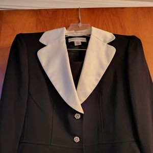 Skirt Suit, Size 8, Jones New York, NWT, Black and white